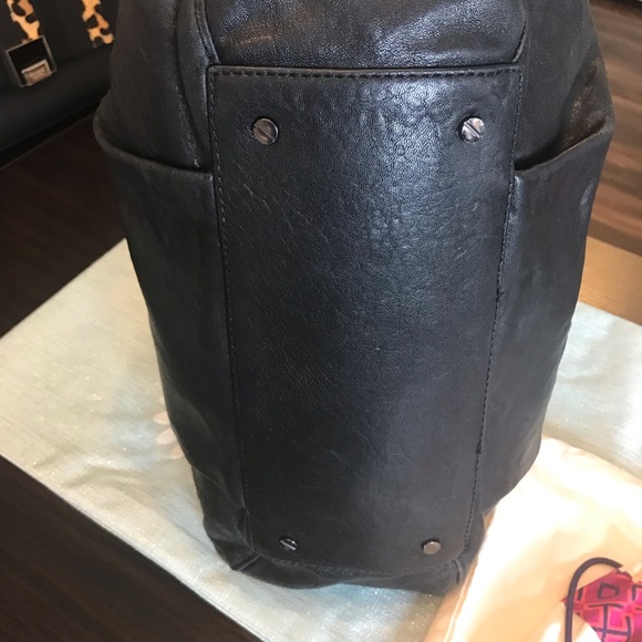 🎉Last Mark down Beautiful Tory Burch very soft Black Leather Dena, gently used! - Picture 4 of 8